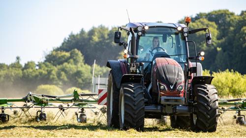 Ascendum entra no aluguer de tratores com a Valtra
