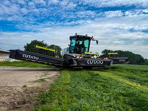 Fliegl entra nas automotrizes com gadanheira-condicionadora Cutaro 1050