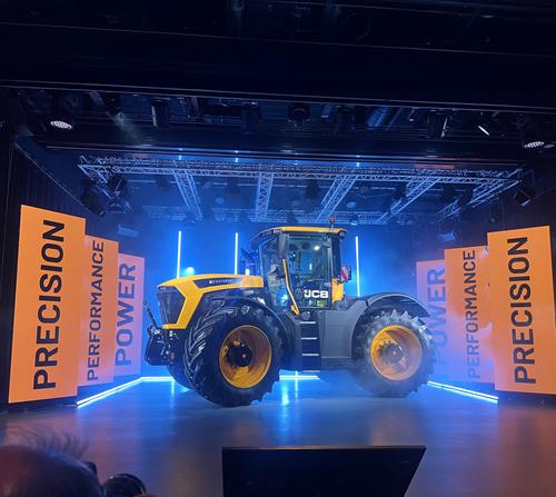 JCB reforça presença entre os big boys com o FASTRAC 6000 