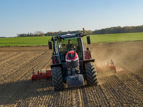 MF 8S.265 Xtra Dyna E-Power destaca-se nos testes DLG PowerMix