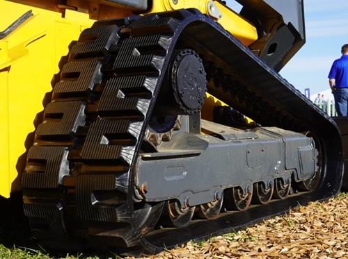 Titan entra no mercado das lagartas de borracha para equipamentos compactos