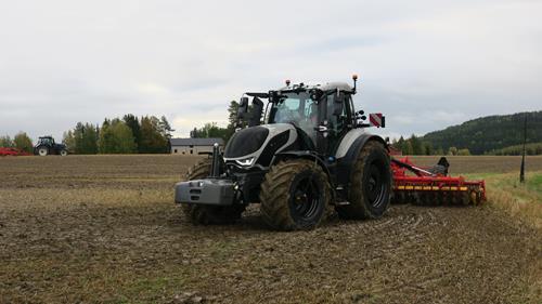 Valtra T236: a naturalidade  na interação homem-máquina